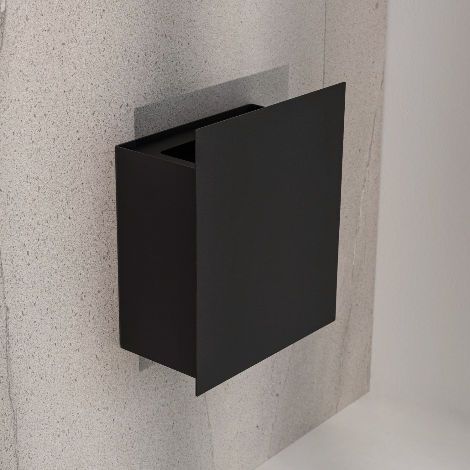 Binnea – Wall-Mounted Bin