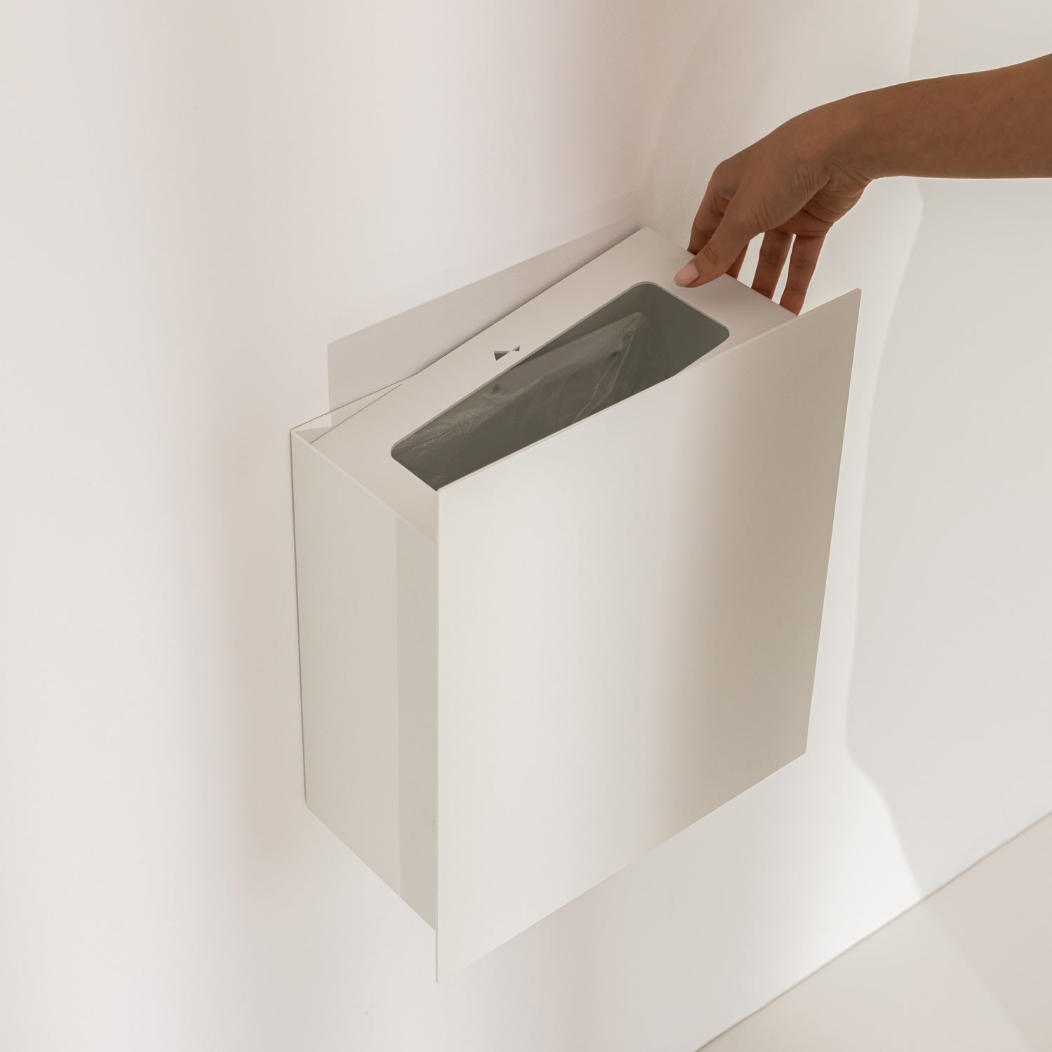 Binnea – Wall-Mounted Bin