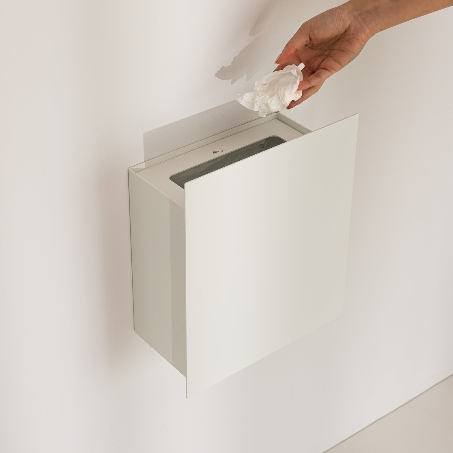 Binnea – Wall-Mounted Bin