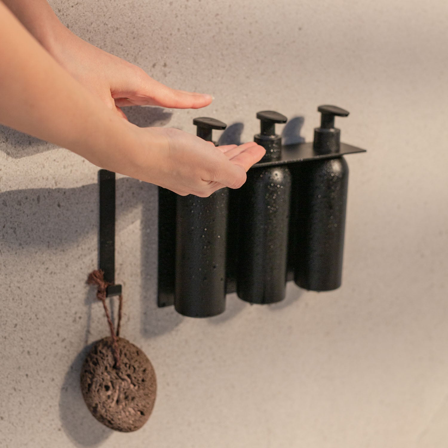 Pump bottle holder – Hygieia | no drill, stainless steel | Steelve