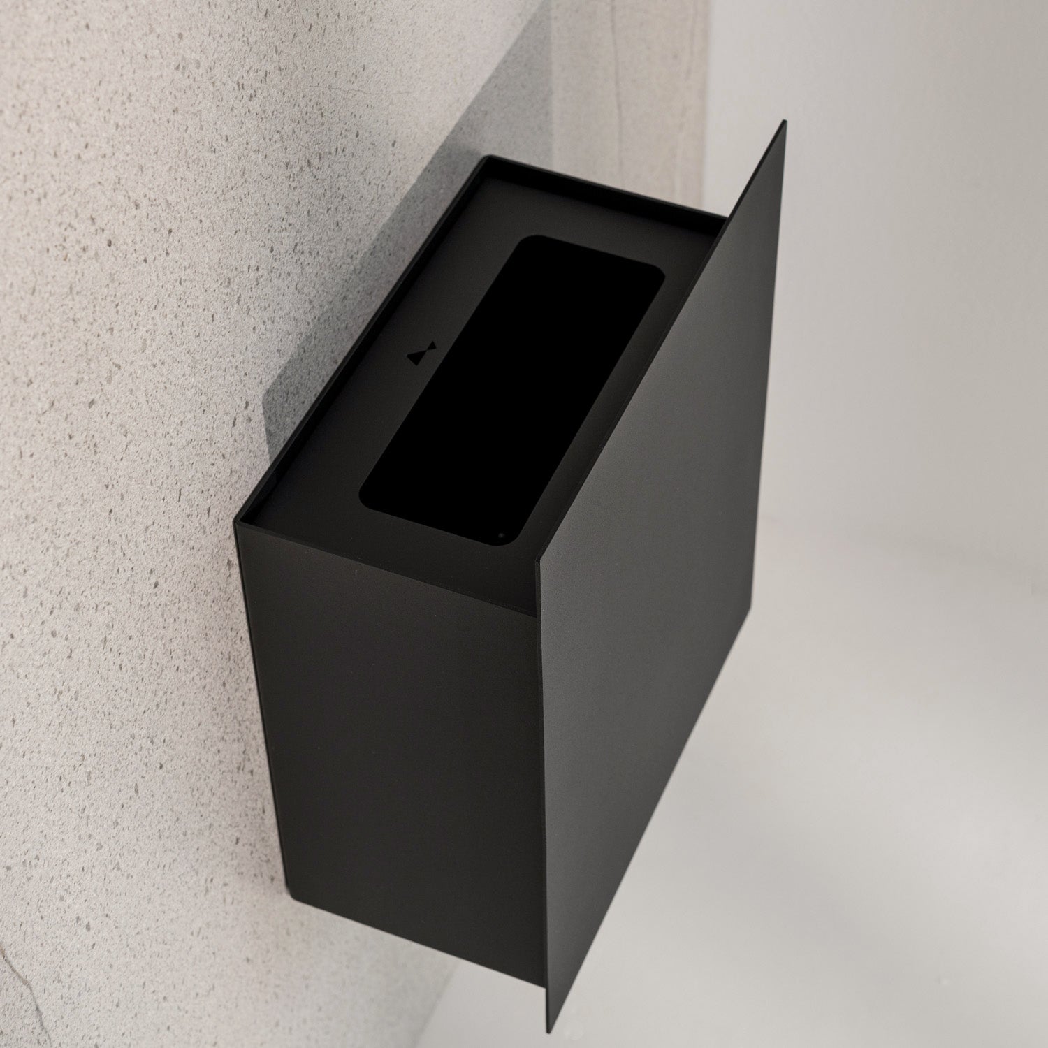 Binnea – Wall-Mounted Bin