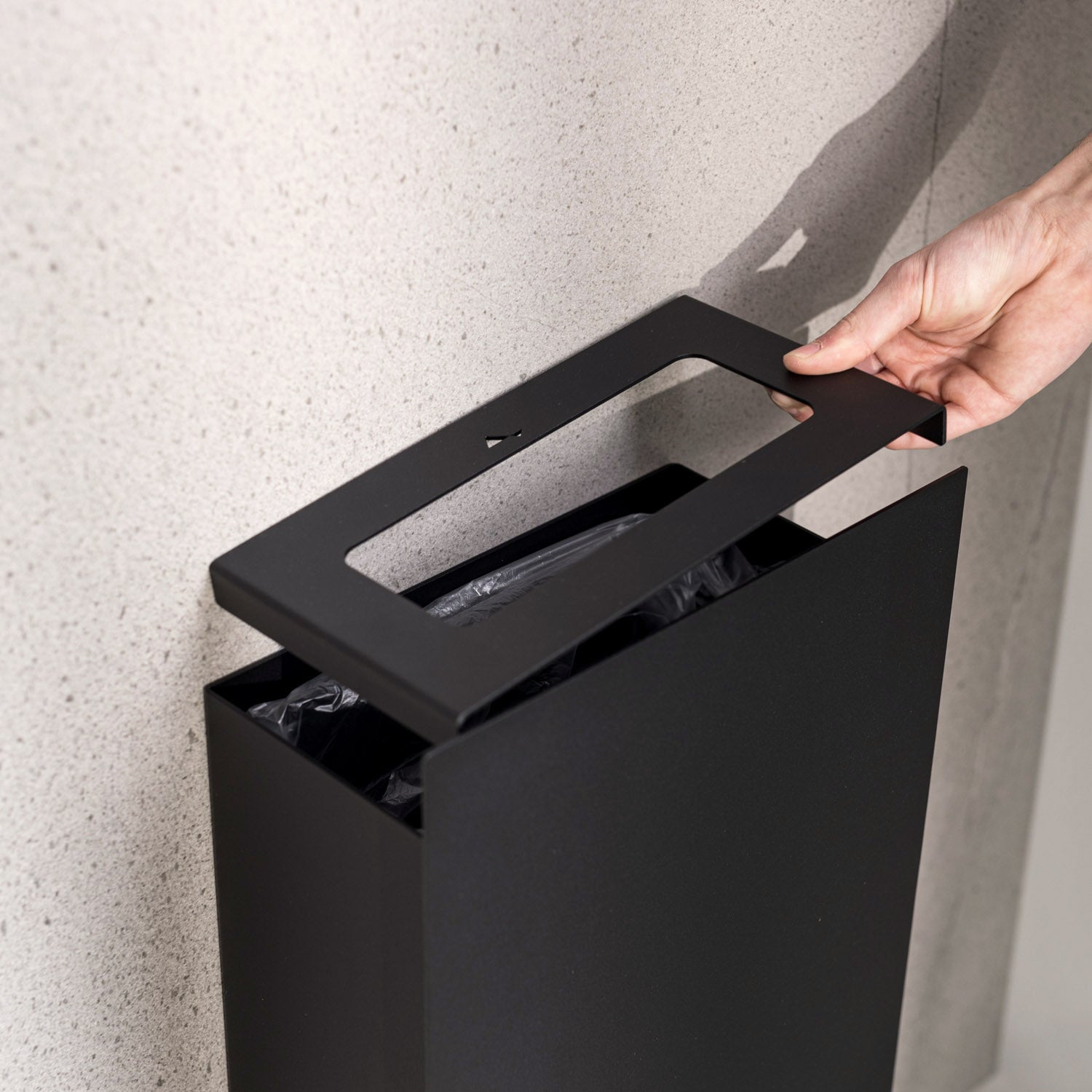 Binnea – Wall-Mounted Bin