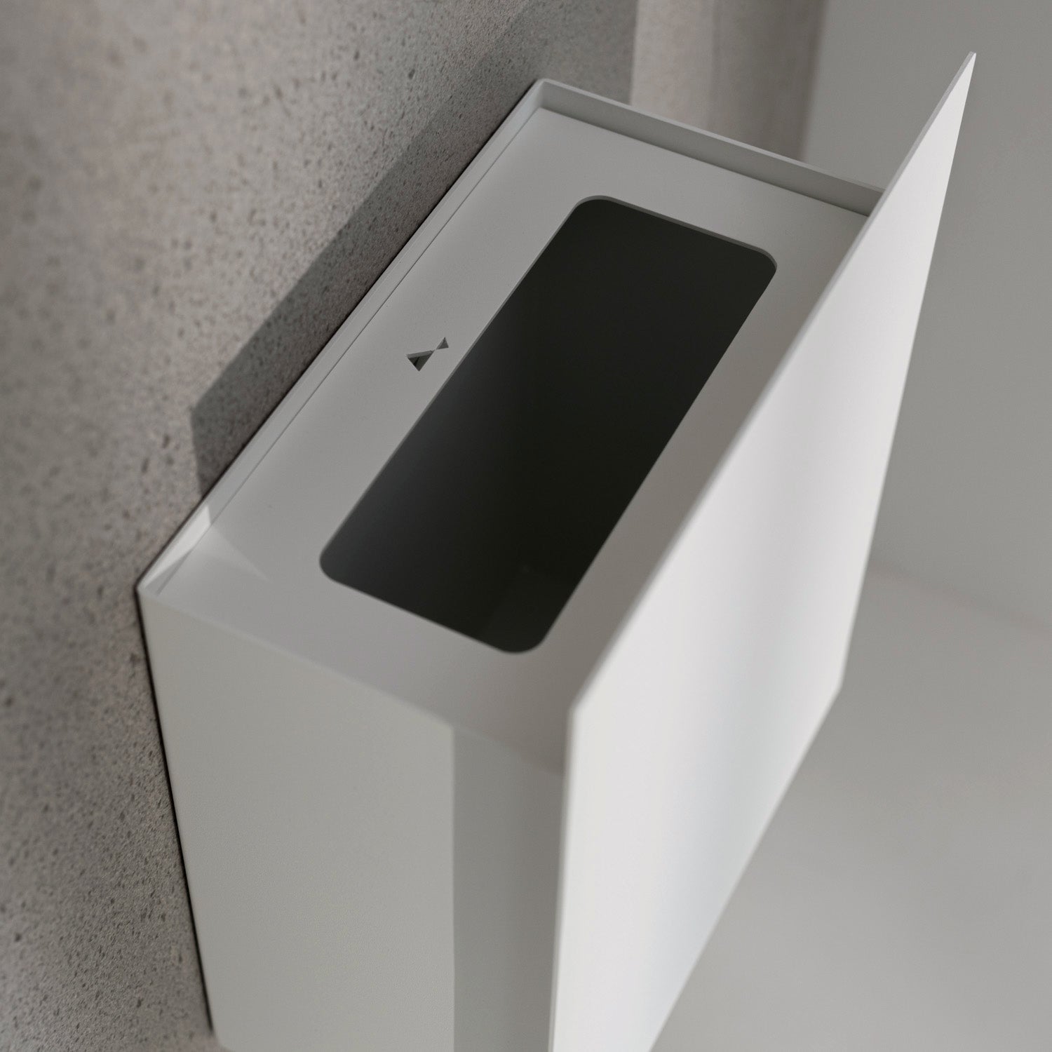 Binnea – Wall-Mounted Bin