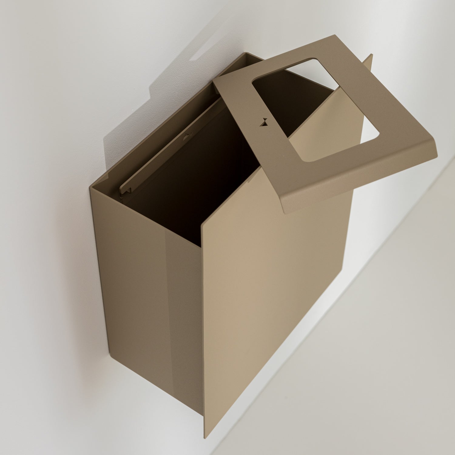 Binnea – Wall-Mounted Bin