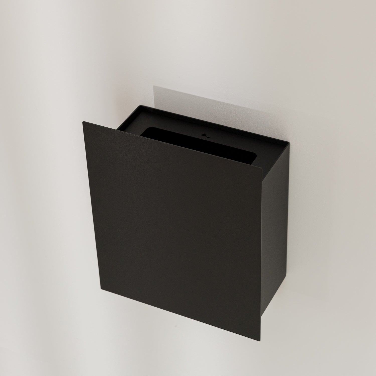 Binnea – Wall-Mounted Bin